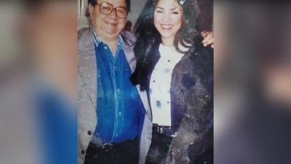 Foto antigua del periodista y Shakira. 