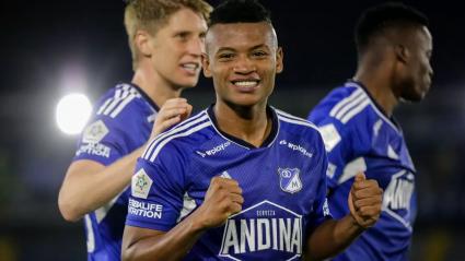 Óscar Cortés celebrando un gol con Millonarios.