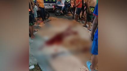 Aspecto de la sangre derramada tras la balacera en horas de la noche de este jueves