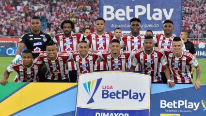 La nómina de Junior antes de iniciar un partido en el estadio Metropolitano
