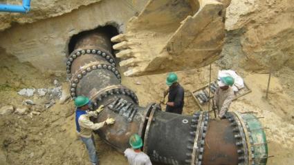 Aspecto de trabajos de Triple A en una tubería de Barranquilla