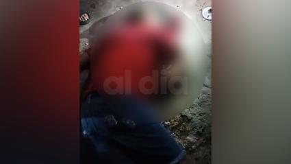 El cuerpo sin vida de la persona asesinada en horas de la noche de este miércoles