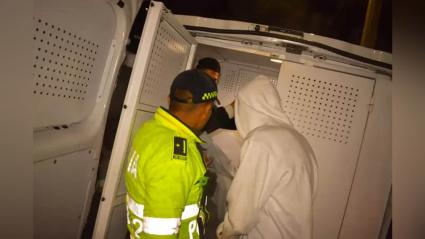 Momento de la captura de uno de los jóvenes implicados en la fiesta