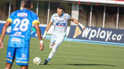 Sebastián Viera durante la ejecución de un tiro libre