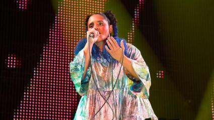 Lido Pimienta durante una presentación