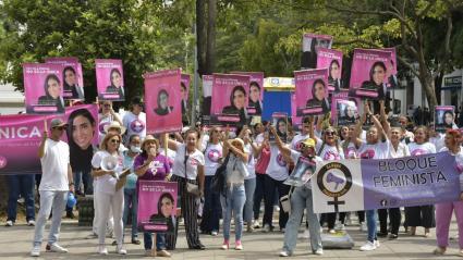 Plantón realizado en la tarde de este martes 15 de agosto en la sede de la Fiscalía.