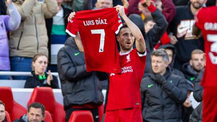 Homenaje rendido a Luis Díaz durante el más reciente partido de Liverpool