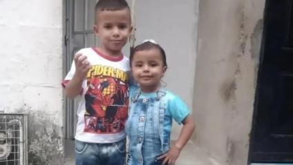 Los dos hermanos que emprendieron la aventura junto a su mamá