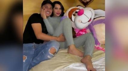 Esta es una de las imagenes que revela la relación sentimental entre los músicos.