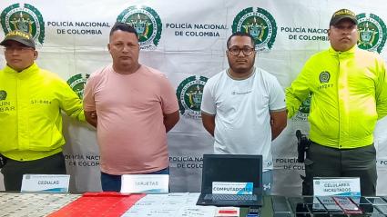 Fabio Rafael Vallejo, de 46 años de edad y conocido con el alias de ‘Terror de Davivienda’, y Wilmer Jesús Gutiérrez Martínez, de 30 años de edad y quien, según la autoridad, sería yerno del primero. 