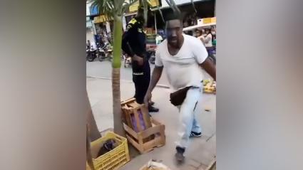 El hombre en medio de sus reclamos a las autoridades