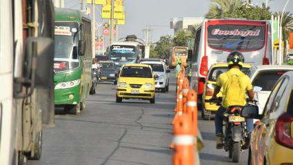 Imagen de contexto de los vehículos circulando sobre la vía 40