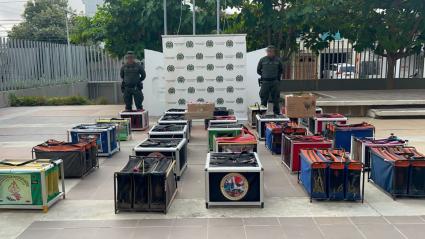Las cajas en las que se movilizaba el cargamento con la droga