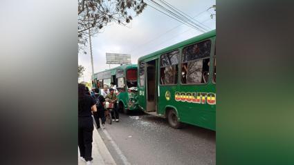 Aspecto de los buses tras el impacto