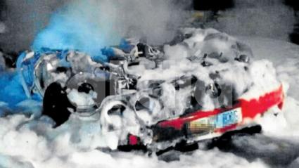 El ferrari tras la intervención de los Bomberos