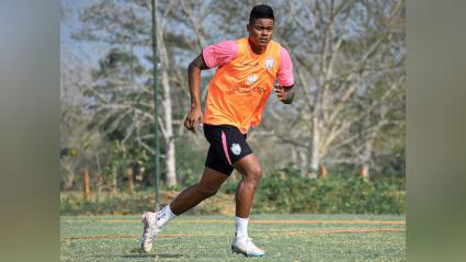 Luis 'Chino' Sandoval en un entrenamiento del equipo bolivarense