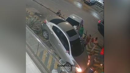 Instante del accidente ocurrido en la noche de este sábado