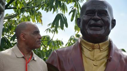 Busto en homenaje a Edgar Perea