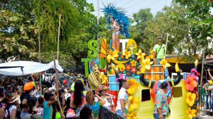 Celebración del Carnaval en el municipio de Santo Tomás