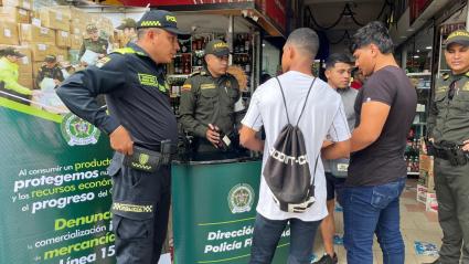 Policía llevando a cabo el 'Plan Anticontrabando'.