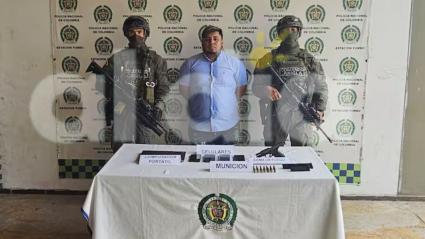 'El Peluca' en registro fotográfico para las autoridades.