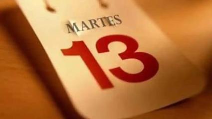 Martes 13 en una hoja de calendario.