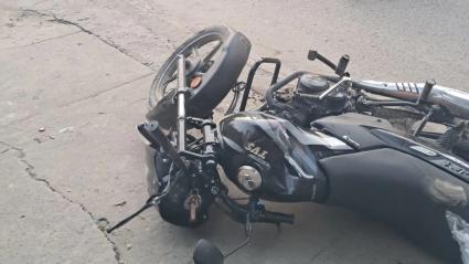 Motocicleta que conducía la víctima en Simón Bolívar.