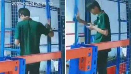 Escena de un trabajador de un almacén.