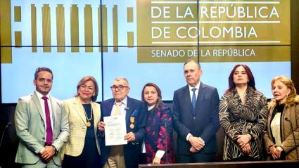senador Efraín Cepeda, Martín Mestre, el abogado Raúl Romero del Río, entre otros presentes en el acto realizado en el Congreso.