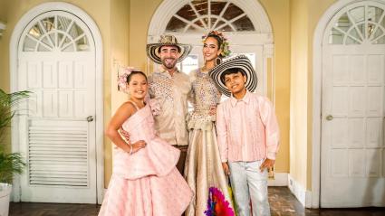 La reina infantil Ashley Sofía Gómez, el rey momo Luis Mauricio Aragón Hernández, la reina Sharon Hurtado Esquiaqui y el rey momo infantil Germán Javier Palomino Montes.