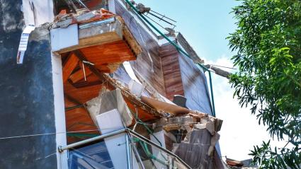 Casa desplomada en el barrio Olaya 