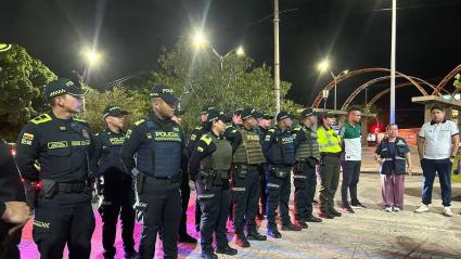 La Policía Metropolitana de Barranquilla despliega sus patrulleros en puntos críticos de la ciudad durante las tomas masivas.