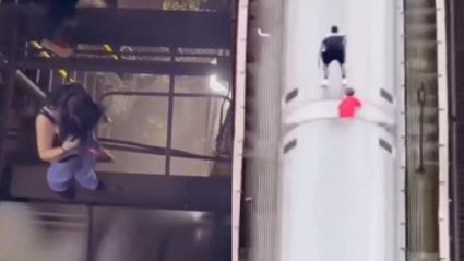  Zemfira Mukhtarov y Ebba Morina, de 12 y 13 años, fueron hallados sin vida tras caer desde el techo de un vagón en movimiento. 