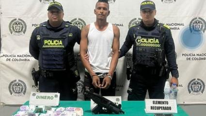 El capturado quedó a disposición de la Fiscalía General de la Nación por los delitos de hurto agravado y porte ilegal de armas de fuego.