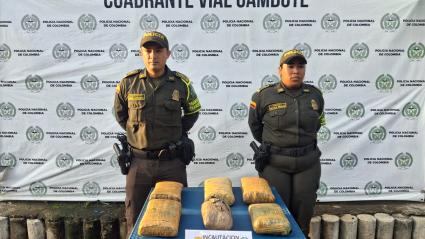 Durante la persecución, los individuos arrojaron una tula negra para deshacerse de la evidencia antes de escapar 