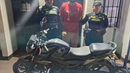 El capturado fue puesto a disposición de las autoridades competentes para que responda por el delito de hurto.