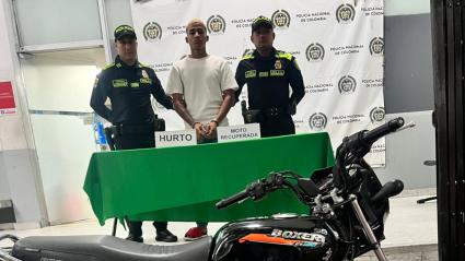 hombre acusado de robar una motocicleta en Cartagena