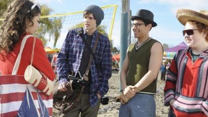 Sarah Hyland, Matt Prokop, Jimmy Bellinger, and David Del Rio en Geek Charming.