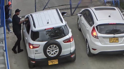 Captura de video del momento del ingreso del cantante al penal