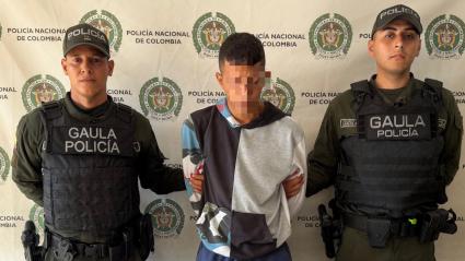 Fotografía de reseña de la captura de Isley de Jesús Acosta alias El Burro, presunto extorsionista de ‘Los Costeños’.