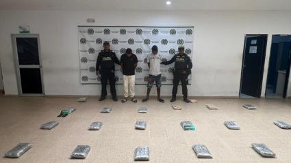 La droga incautada y los capturados quedaron a disposición de la Fiscalía.