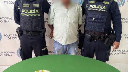 El adulto mayor fue capturado luego de que las autoridades hallaran presunta marihuana oculta en un paquete de galletas.