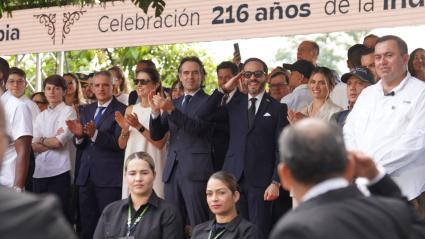 De la Espriella en desfile del 20 de Julio