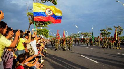 Desfile conmemorativo del 20 de julio
