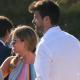 Piqué y Clara Chía durante un matrimonio en imágenes captadas por paparazzis.