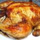 En promedio, un pollo asado cuesta $30-40 mil pesos colombianos.