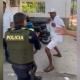 Pelea entre policía y hombre en Cartagena.