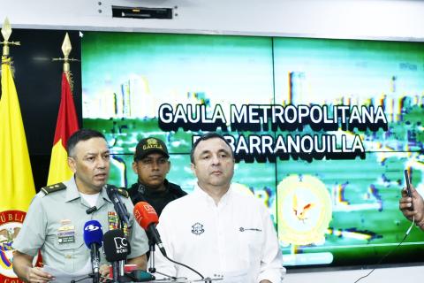 El general Herbert Benavidez, comandante de la Policía Metropolitana de Barranquilla, durante la rueda de prensa.