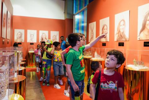 Niños en el Museo del Carnaval.