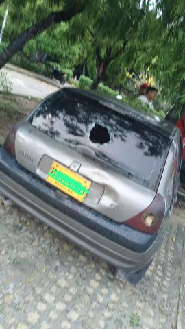 Vehículo que vandalizaron en la Universidad del Atlántico.